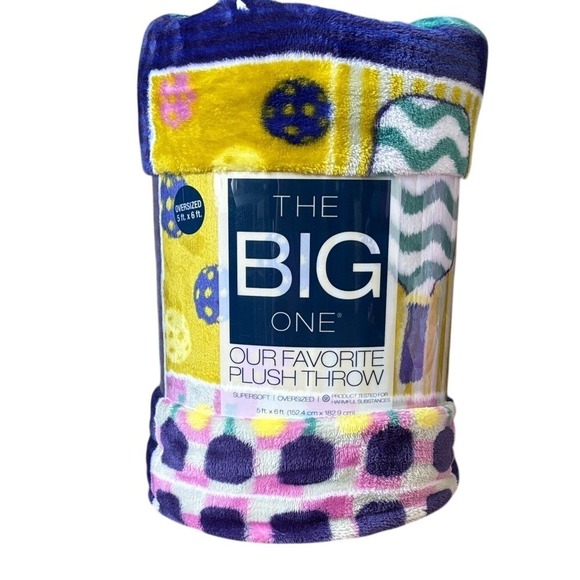 NEW The Big One Supersoft Plush Throw 5' x 6' Pickleball - Picture 1 of 10